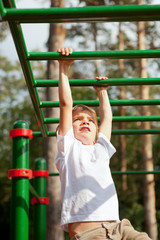 Obraz premium Boy playing sports outdoors