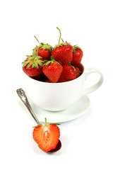 Fresh strawberry fruit in a white dish.