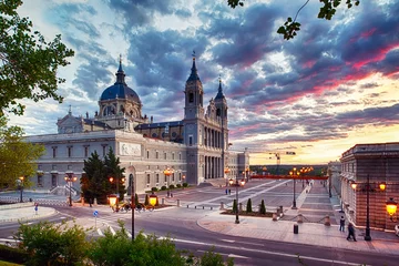 Selbstklebende Fototapete Madrid Almudena-Kathedrale (Madrid)