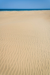 Plakat Sand dunes and ocean
