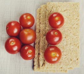 Pieces of toast and tomatoes