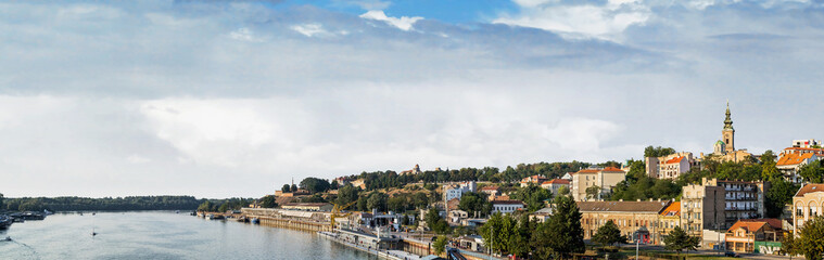 Fototapeta na wymiar Belgrade Tourist Port On Sawy z twierdzy i kalemegdan