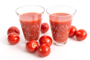 Tomatensaft und Tomaten