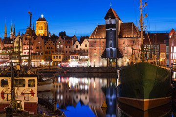 Fototapeta premium Architecture of old town in Gdansk at night, Poland