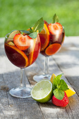 Refreshing fruit sangria (punch)