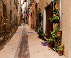 Fototapeta na wymiar Breil-sur-Roya, Provence - typowa wąska ulica