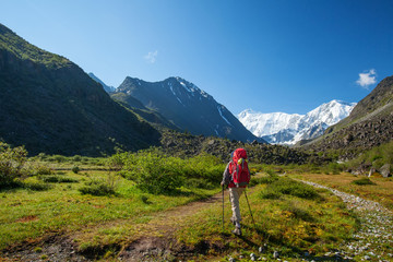 Obraz premium Hiker near Belukha Mountain, the highest in Siberia