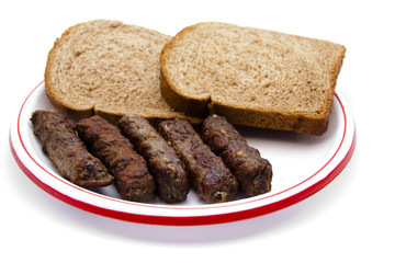 Hackfleischröllchen mit Toast