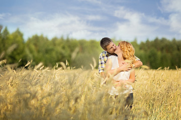 Naklejka na ściany i meble Couple kissing in rye field