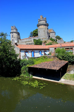 Ch&acirc;teau d'Apremont (Vend&eacute;e)