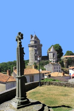 Ch&acirc;teau d'Apremont (Vend&eacute;e)