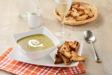 Vellutata di verdure con crostini