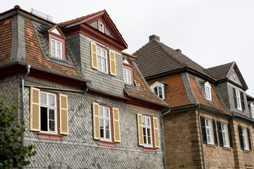 Fototapeta na wymiar Wohnhäuser in der Schlossstraße