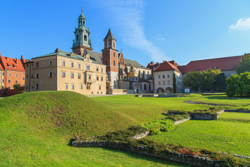 Fototapeta na wymiar Kraków, Polska. Wawel z błękitne niebo w tle