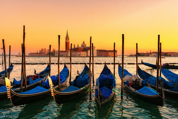 Gondolas en venecia - obrazy, fototapety, plakaty