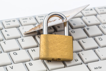 Vorhängeschloss auf Tastatur