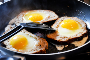fried eggs in bred a delicious recipe of cooking fried eggs 