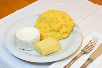 polenta e formaggio