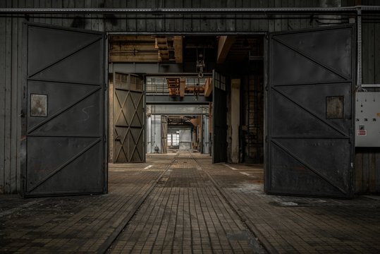 Large industrial door