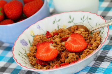 Breakfast cereal with fresh strawberries