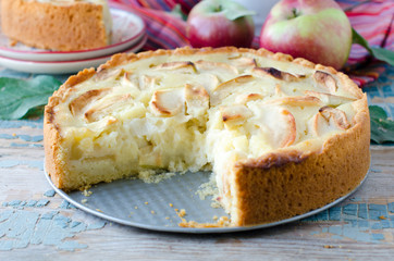 Apple pie with cream