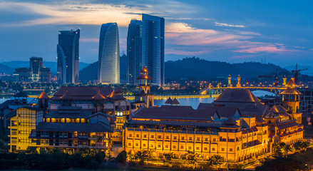 Naklejka premium Putrajaya skyline at dawn, Malaysia