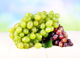 Ripe green and purple grapes