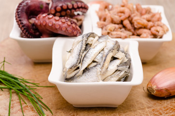 Sardinen in einer Schale