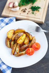 Fried potato wedges with cherry tomato