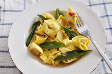 Tortellini mit Salbei
