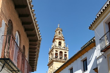 Eglise et ciel bleu. Cordoue. Cordoba.