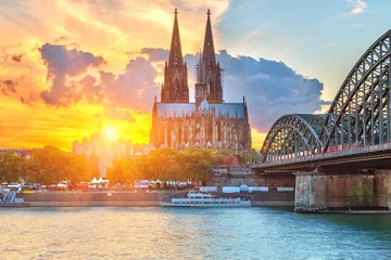 Foto auf Glas Cologne at sunset © sborisov