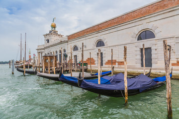 Fototapeta na wymiar gondola boats in Venice, Italy