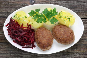 Fried minced pork cutlets with potatoes and grated red beets