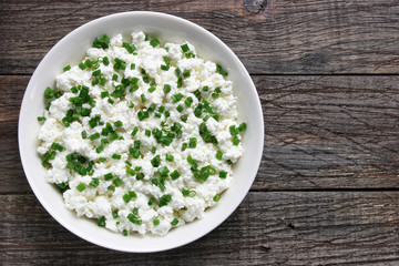 Cottage cheese with chives in bowl