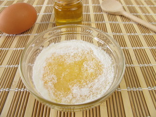 Gesichtsmaske mit Honig, Eigelb und Milchpulver