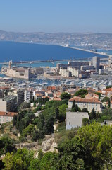 Fototapeta na wymiar Panorama sur Marseille depuis Notre-Dame-de-la-Garde