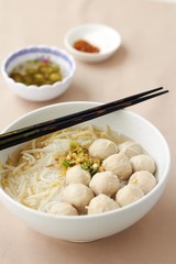 White noodle soup with pork ball