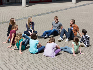 Unterricht draußen auf dem Schulhof