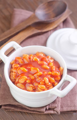 bean with tomato sauce
