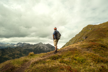Einsamer Wanderer im Salzburger Land