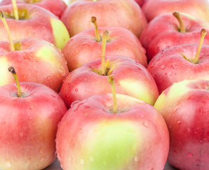 Fototapeta na wymiar fresh red apples closeup