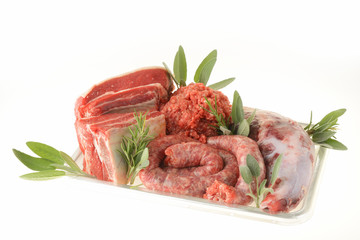 Carne cruda mista con spezie
