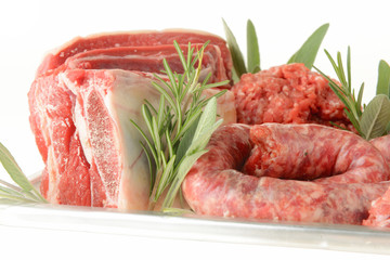 Carne cruda mista con spezie
