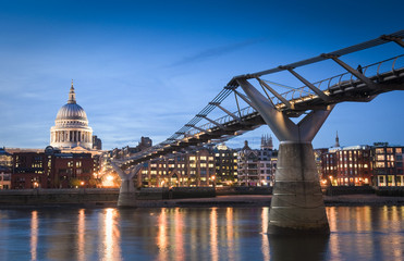 Fototapeta na wymiar St Paul's Cathedral and the millennium bridge, London