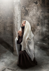  Jesus kneel in prayer - obrazy, fototapety, plakaty