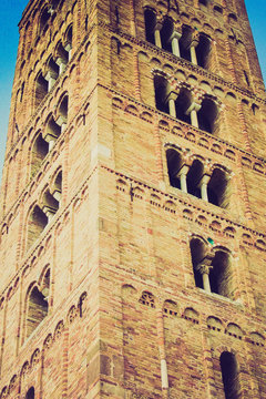 Abbazia di Pomposa, Ferrara retro looking