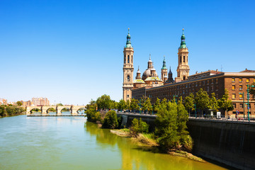 Obraz premium view of Cathedral and Ebro river in Zaragoza