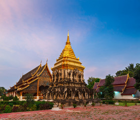 Fototapeta na wymiar Wat Chedi Luang. Chiang Mai, Thailand