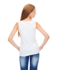 Fototapeta premium teenage girl in blank white shirt from the back